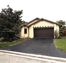 2159 Baton Rouge in Weston, FL - Building Photo