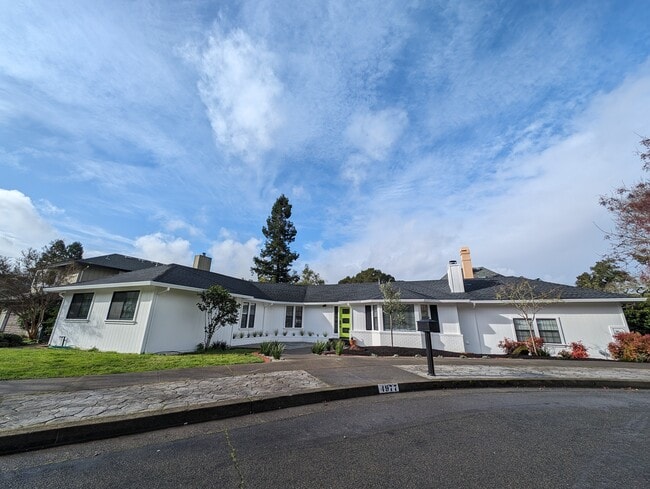 property at 4977 Hoen Ave