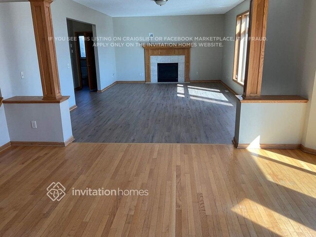 3075 Bobcat Trail NW in Prior Lake, MN - Foto de edificio - Building Photo