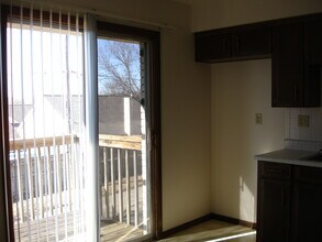 7104 N Park Ave in Gladstone, MO - Foto de edificio - Building Photo