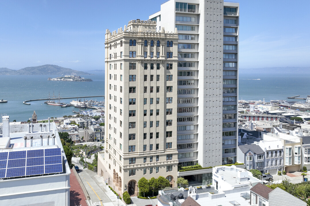 1090 Chestnut St in San Francisco, CA - Building Photo