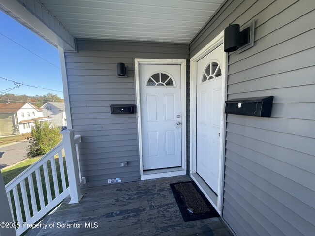 127 W Line St in Olyphant, PA - Building Photo - Building Photo