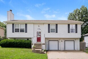 3026 SW Shadow Brook Dr in Blue Springs, MO - Building Photo