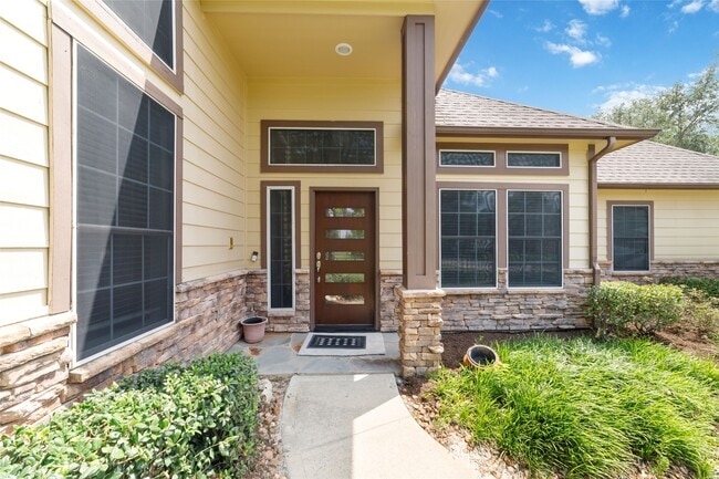 property at 8030 Loyel Pointe Dr