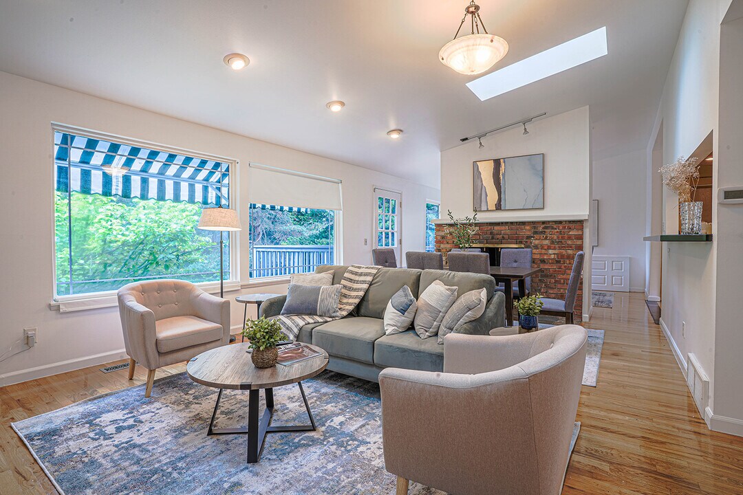 3627 80th Ave SE in Mercer Island, WA - Building Photo