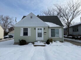 615 Washington Ave in Holland, MI - Building Photo