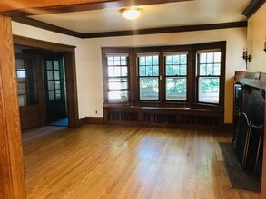 2825 N Frederick AV in Milwaukee, WI - Foto de edificio - Building Photo