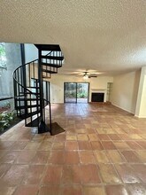 3165 Center St in Miami, FL - Building Photo - Building Photo
