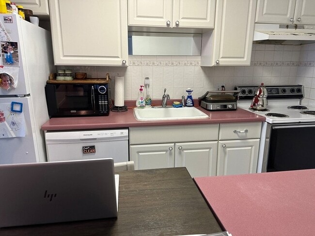 700 Governors Dr, Unit 17 in Winthrop, MA - Foto de edificio - Building Photo