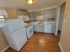 210 Greenside Ave, Unit 3