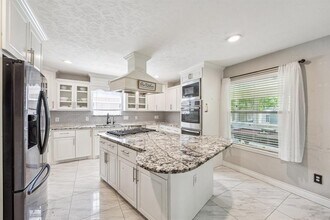 6021 Whispering Lakes Dr in Katy, TX - Foto de edificio - Building Photo