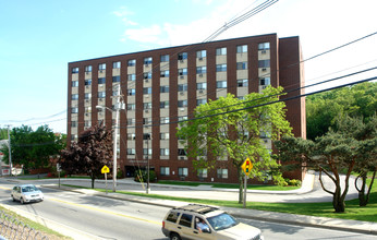 Monsignor Deangelis Manor II in West Warwick, RI - Foto de edificio - Building Photo