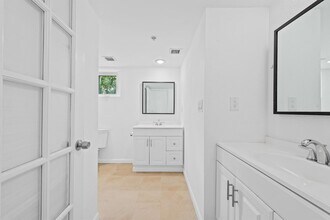 1490 SE 15th St, Unit 104 in Fort Lauderdale, FL - Building Photo - Building Photo
