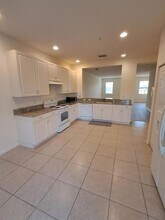 221 Greenwich Cir, Unit 210 in Jupiter, FL - Building Photo - Building Photo