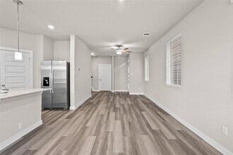 594 Avisa Dr in Kemah, TX - Building Photo - Building Photo