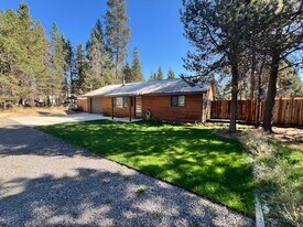 51414 Ash Rd in La Pine, OR - Building Photo