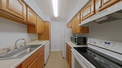 425 Wymore Rd in Altamonte Springs, FL - Building Photo - Building Photo