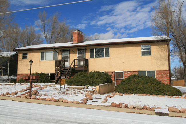 670 W Van Buren St in Colorado Springs, CO - Building Photo - Building Photo