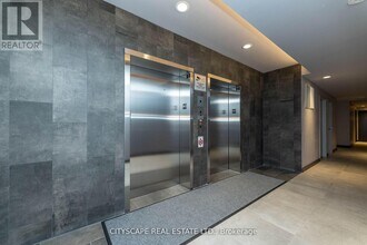 2433 Dufferin St in Toronto, ON - Building Photo - Building Photo