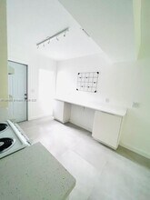 780 NE 122nd St-Unit -2 in North Miami, FL - Foto de edificio - Building Photo