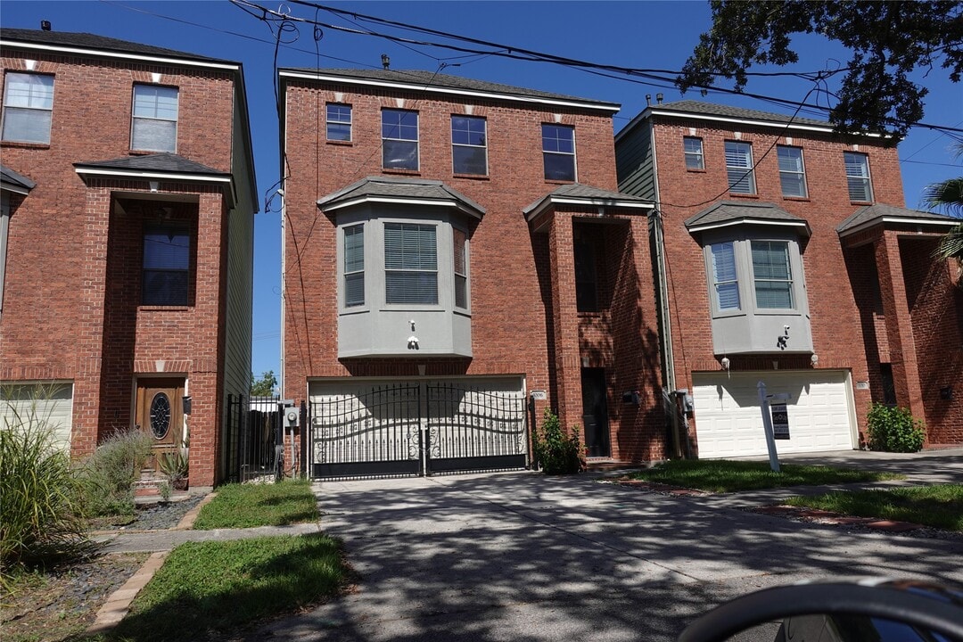 1006 Temple St in Houston, TX - Building Photo