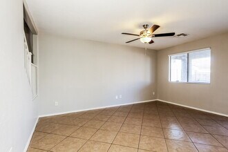 12938 W Fleetwood Ln in Glendale, AZ - Foto de edificio - Building Photo