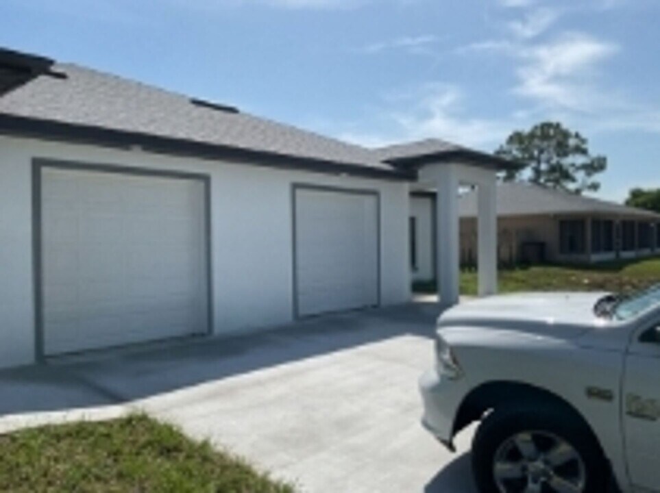 5228 27th St SW in Lehigh Acres, FL - Building Photo