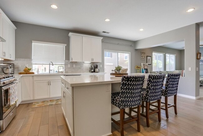 4309 Vista Verde Way in Oceanside, CA - Building Photo - Building Photo