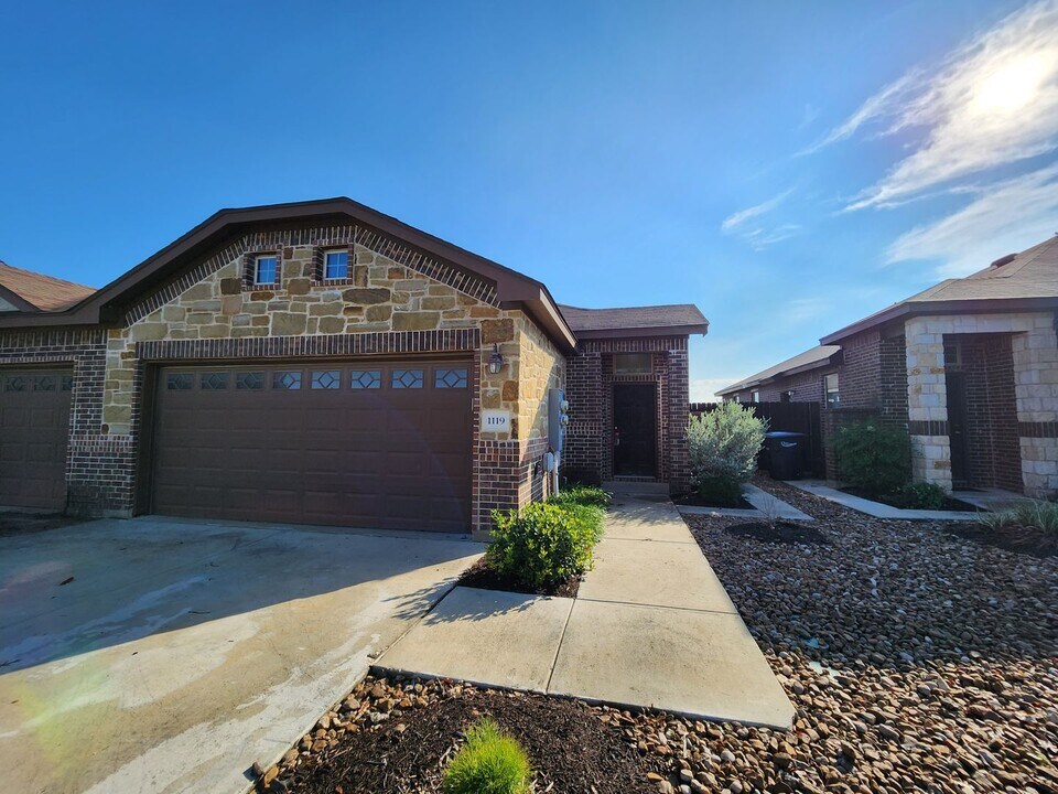 1119 Creekside Orchard in New Braunfels, TX - Building Photo