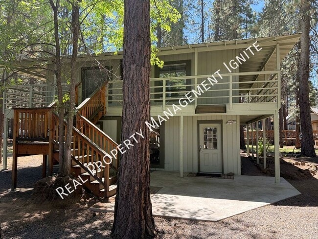 18633 River Woods Dr in Bend, OR - Building Photo - Building Photo