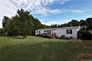 753 Pollys Cir in York, SC - Building Photo