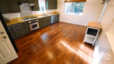 2266 Brittan Ave in San Carlos, CA - Building Photo - Building Photo