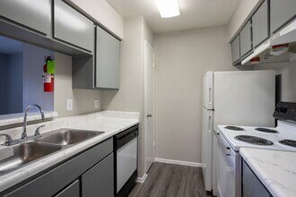 Grand at Westchase in Houston, TX - Foto de edificio - Building Photo