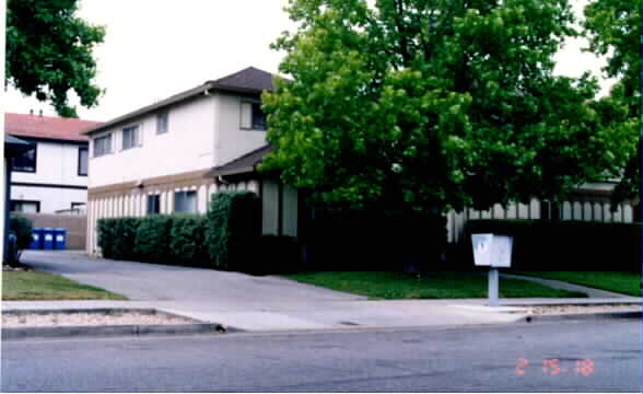 1673 Brookvale Dr in San Jose, CA - Foto de edificio - Building Photo