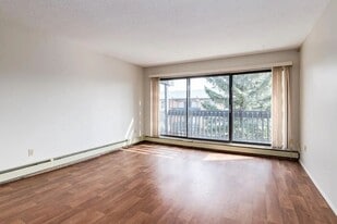 Applewood Village in Calgary, AB - Building Photo