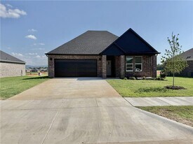 429 Gosling Is in Farmington, AR - Building Photo