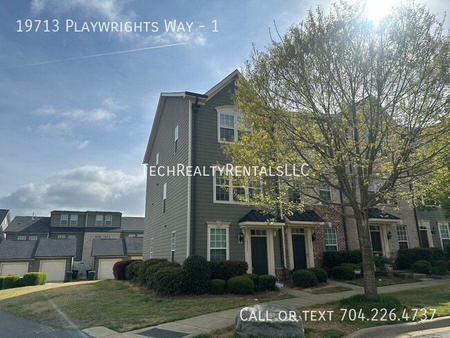19713 Playwrights Way in Cornelius, NC - Building Photo - Building Photo