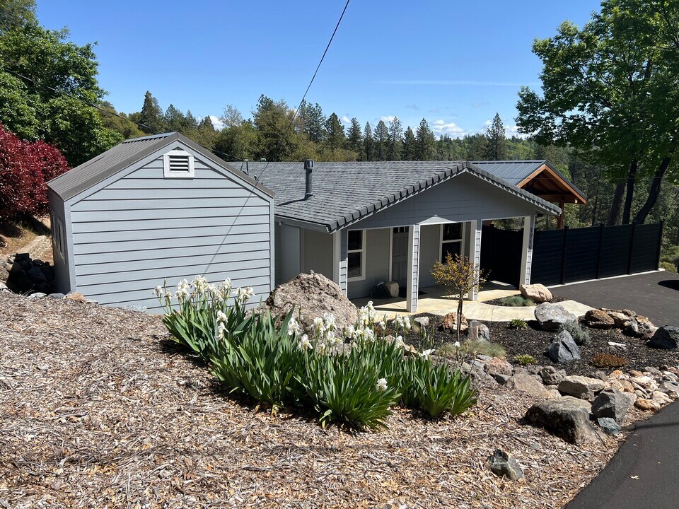 1715 Karen Way in Placerville, CA - Building Photo