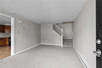 200 Post Rd in Warwick, RI - Building Photo - Building Photo