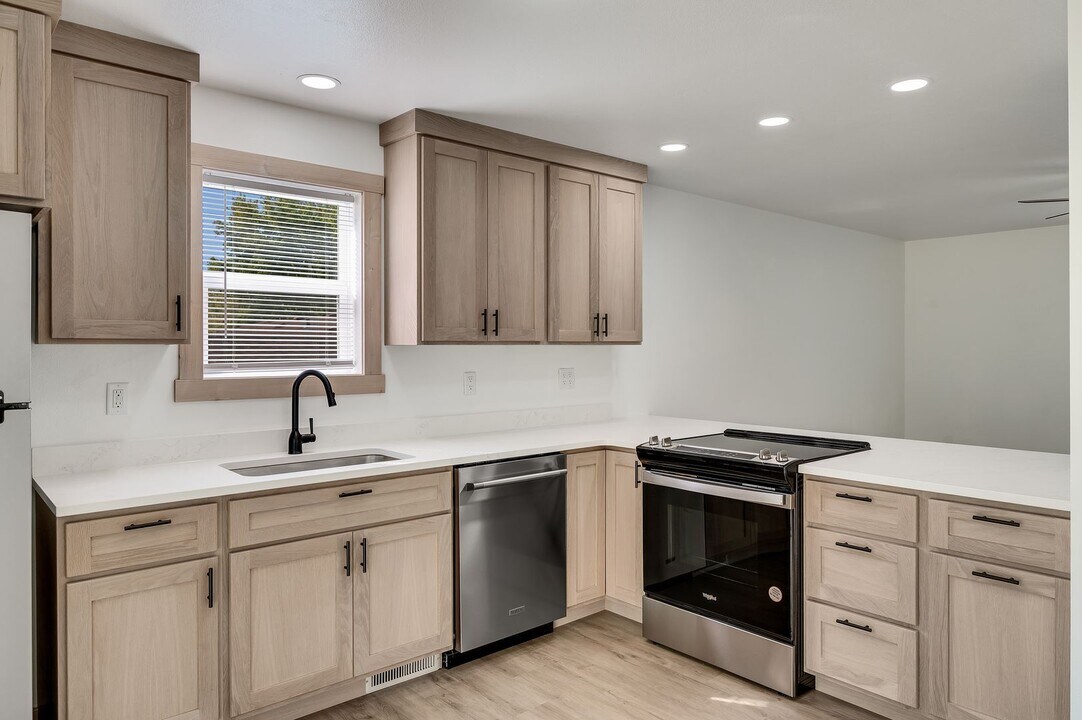 705-707 Cardinal Ave in Rockland, WI - Building Photo