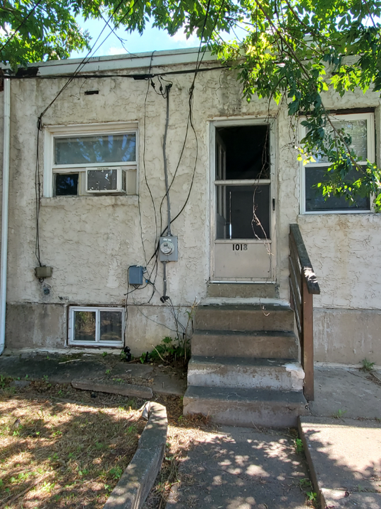 1018 Burnside Rd in Sharon Hill, PA - Building Photo