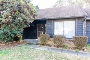 111 Cherrywood Ct in Jacksonville, NC - Building Photo