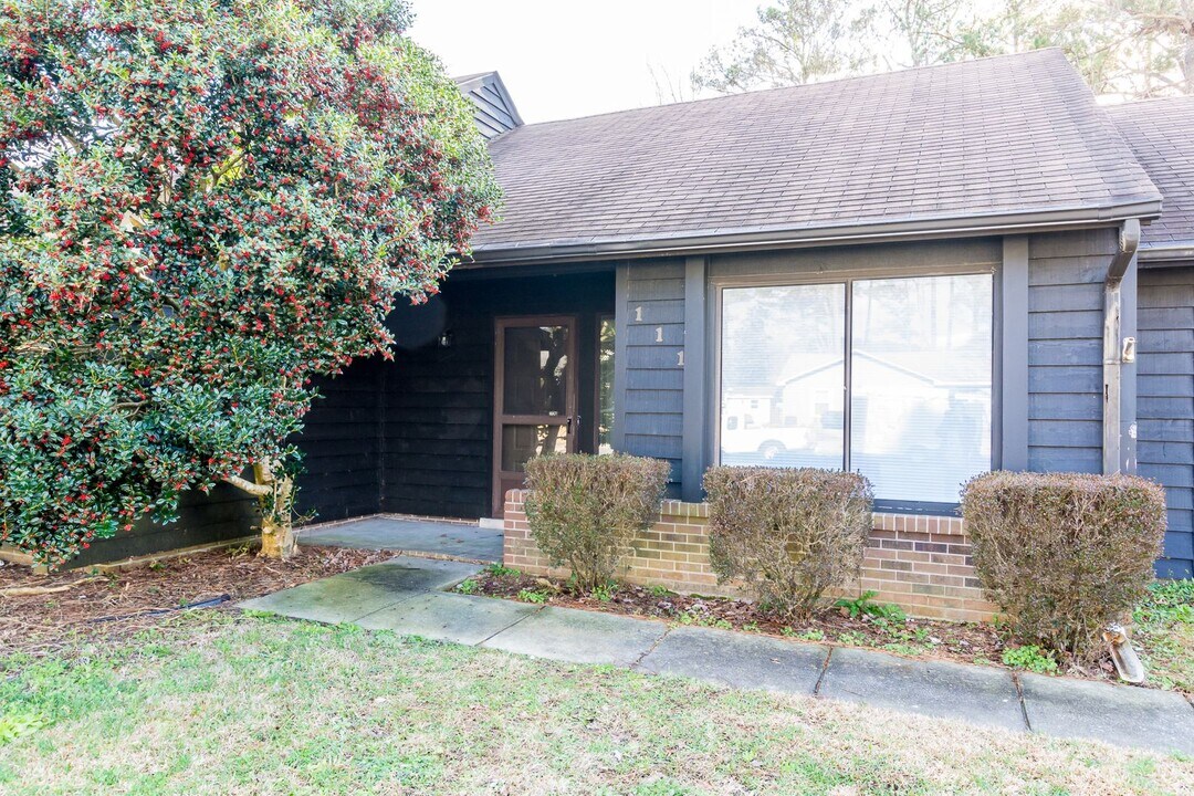 111 Cherrywood Ct in Jacksonville, NC - Building Photo