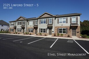 2325 Linford St in Bethlehem, PA - Building Photo