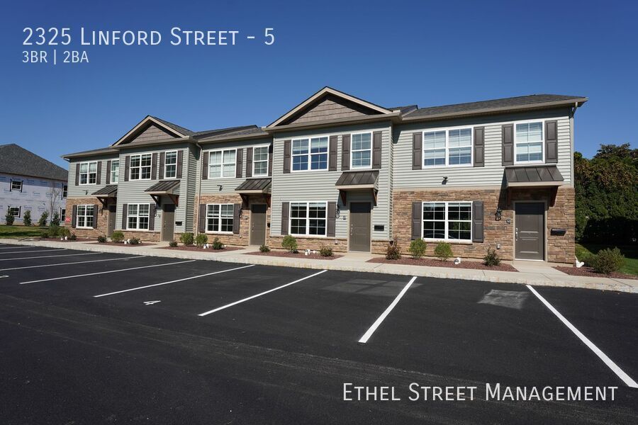 2325 Linford St in Bethlehem, PA - Foto de edificio