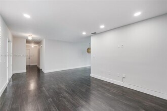 6700 SW 49th Terrace in Miami, FL - Building Photo - Building Photo