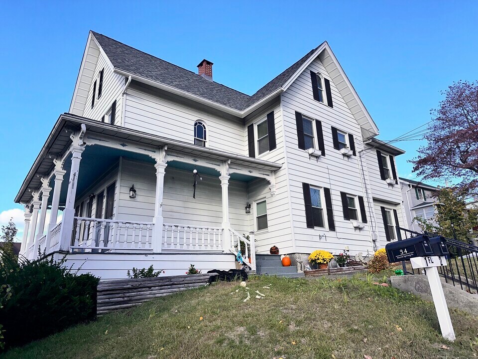 34 N Spring St in Ansonia, CT - Building Photo