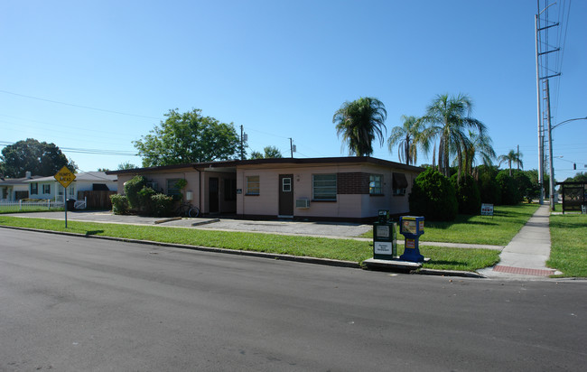 3835 28th St N in St. Petersburg, FL - Foto de edificio - Building Photo