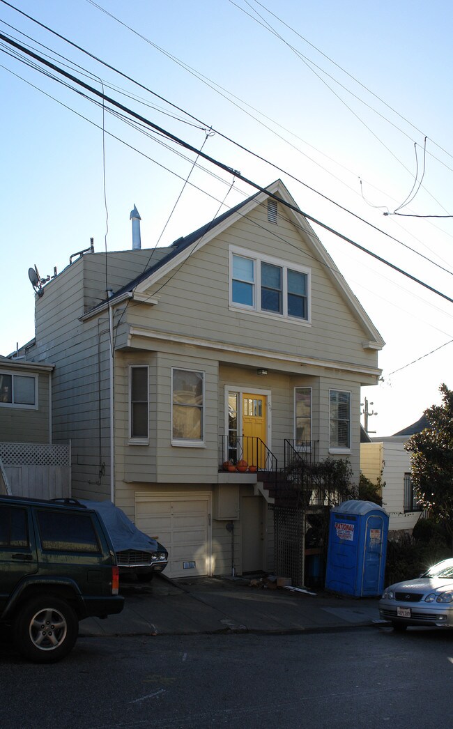 579 Moultrie St in San Francisco, CA - Building Photo - Building Photo