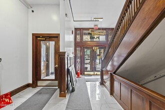 5 Broadway in Troy, NY - Foto de edificio - Building Photo